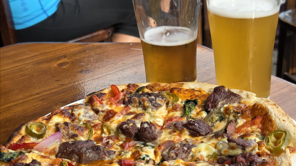 카툼바 Station Bar & Woodfired Pizza 블루마운틴 야외 테이블 캥거루 피자 맛